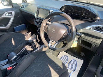 Used Peugeot 2008 2015 for sale - 75601511: Photo