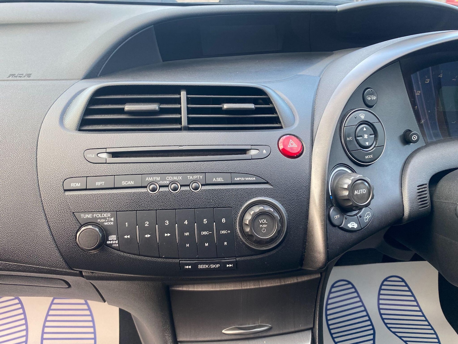 Used Honda Civic 2011 for sale - 77799454: Photo 16