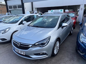 2016 (66) - 1.4T 16V 150 Elite Nav 5dr