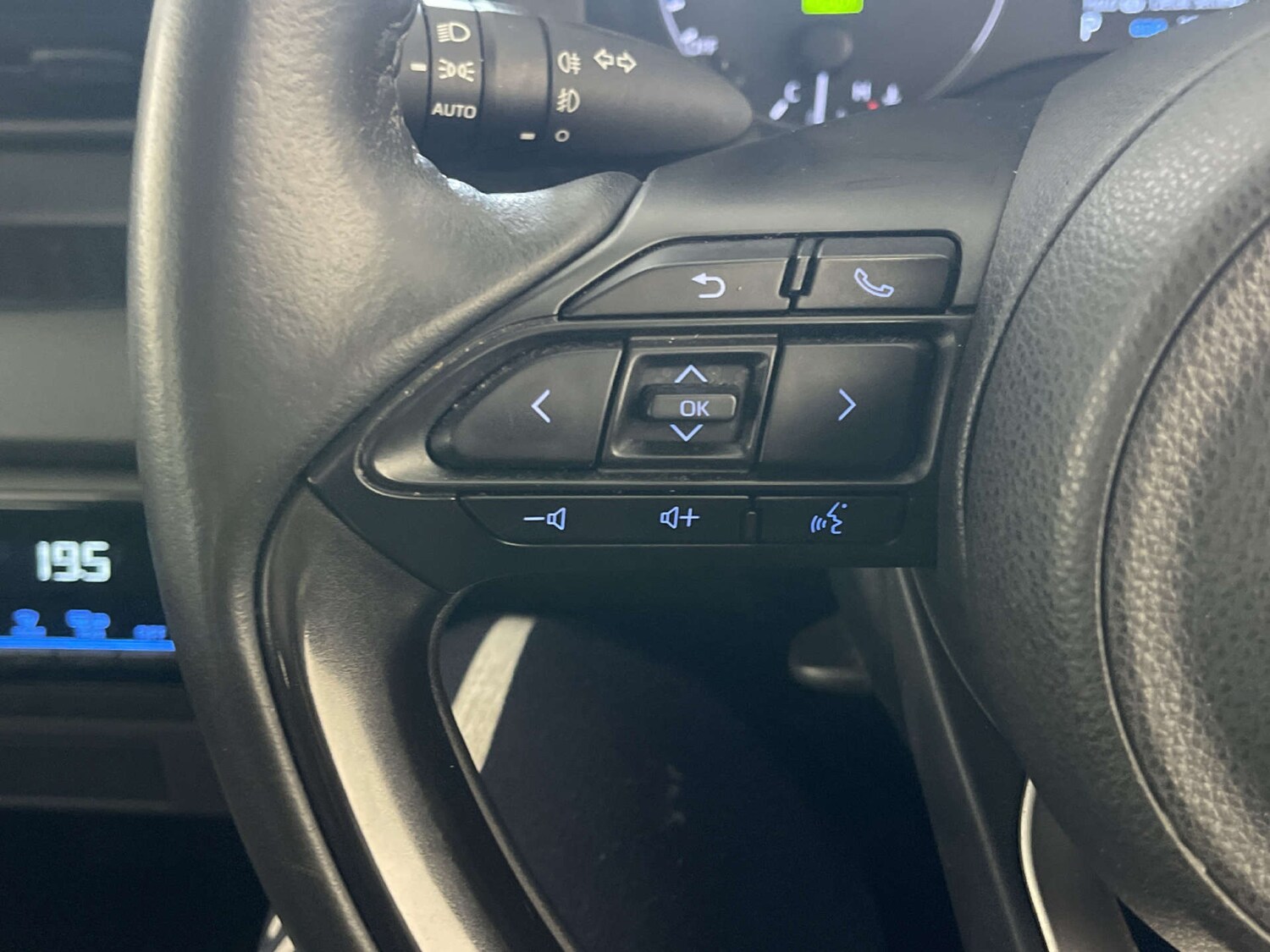 Used Mazda Mazda2 HYBRID 2023 for sale - 78190083: Photo 17