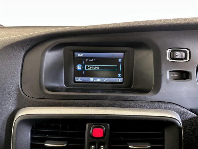 Used Volvo V40 2012 for sale - 76603456: Photo 21