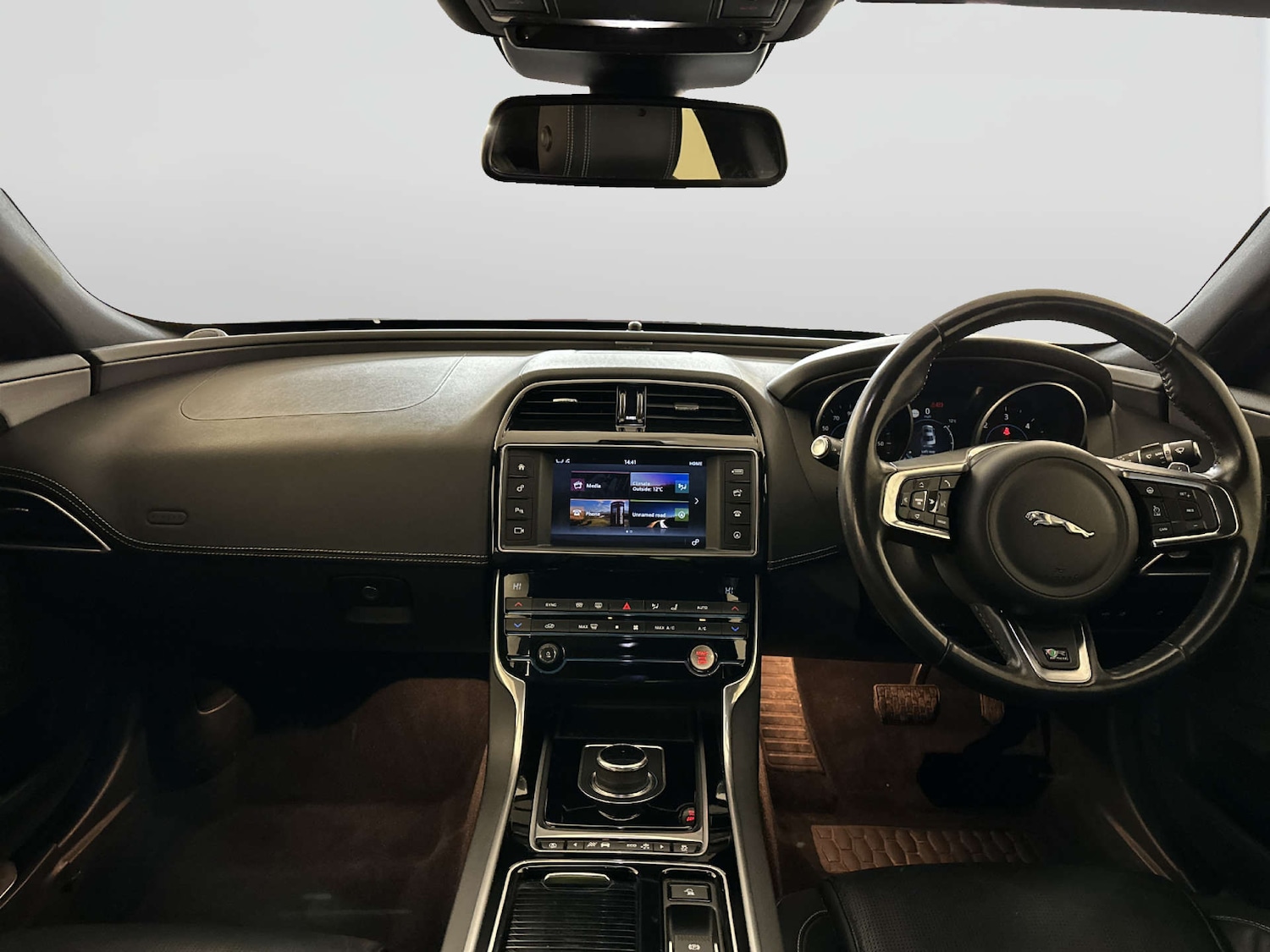 Used Jaguar XE 2018 for sale - 78105705: Photo 3