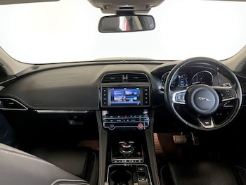 Used Jaguar F-Pace 2018 for sale - 76545274: Photo