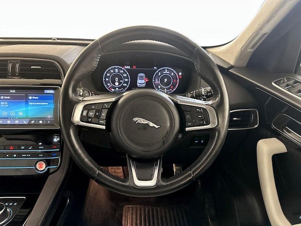 Used Jaguar F-Pace 2019 for sale - 76209309: Photo 16