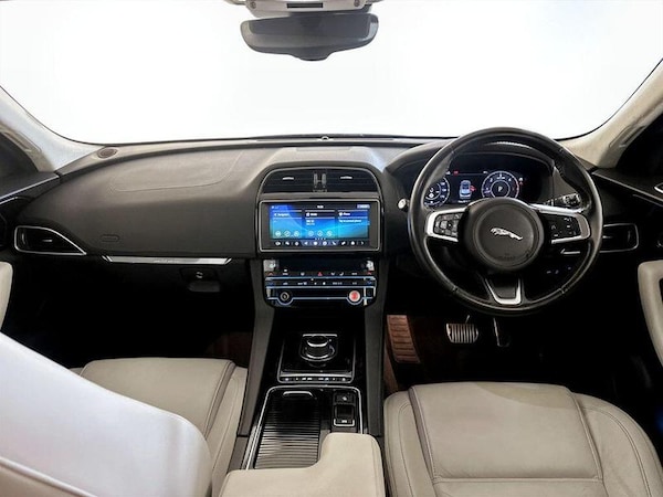 Used Jaguar F-Pace 2019 for sale - 76209309: Photo 3