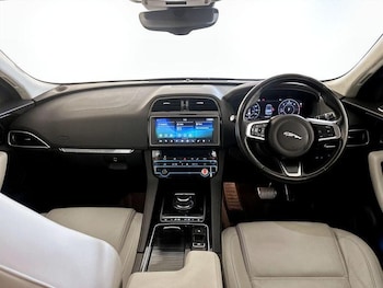 Used Jaguar F-Pace 2019 for sale - 76209309: Photo 3