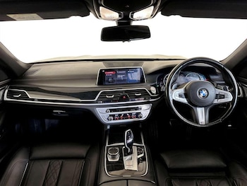 Used BMW 7 Series 2018 for sale - 77063900: Photo