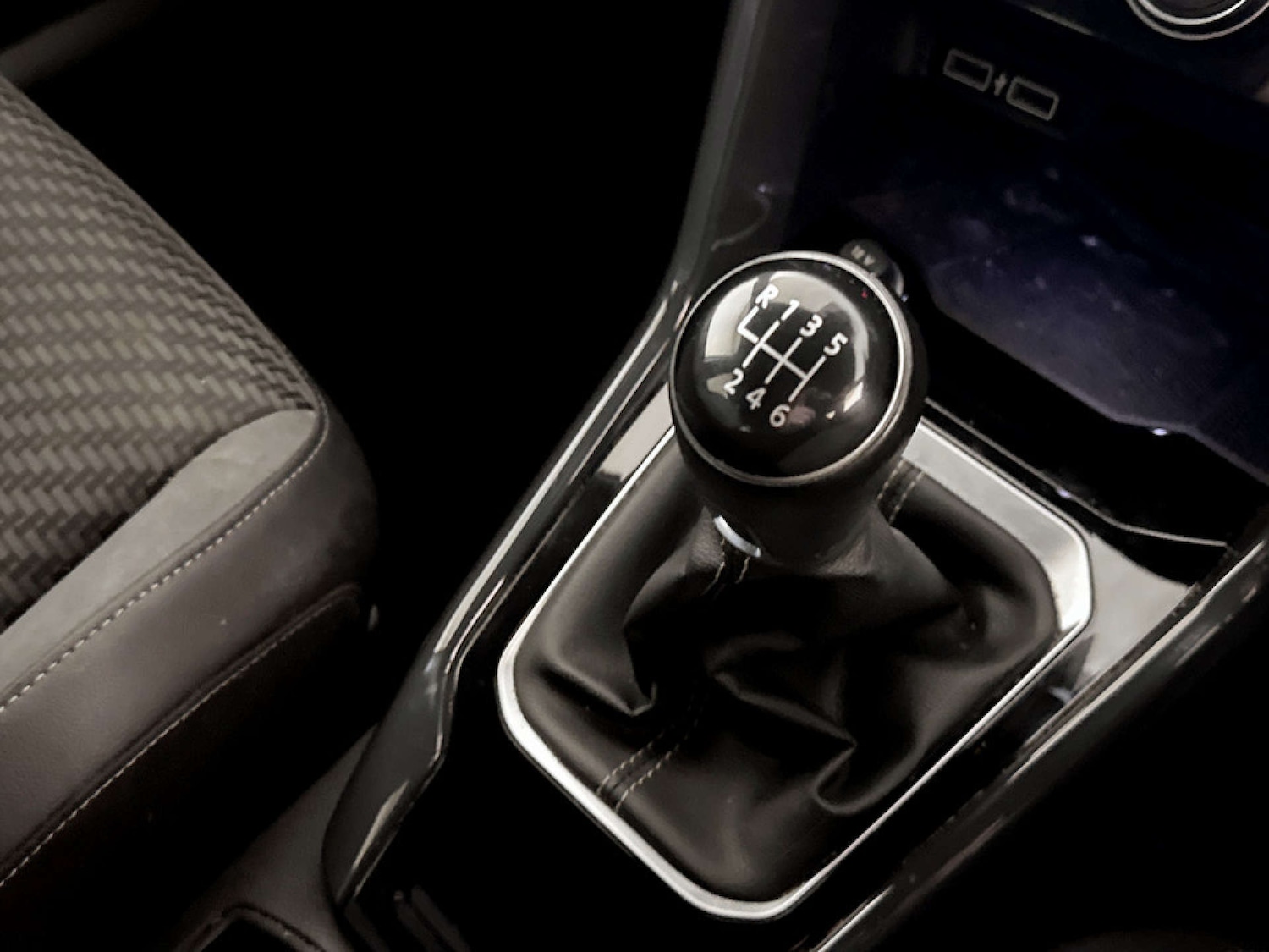 Used Volkswagen T-Roc 2018 for sale - 77766898: Photo 26