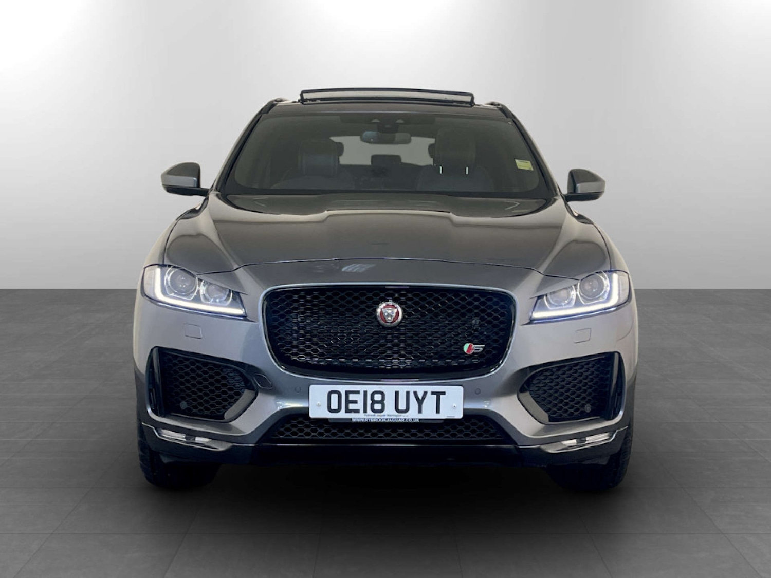 Used Jaguar F-Pace 2018 for sale - 77569664: Photo 5
