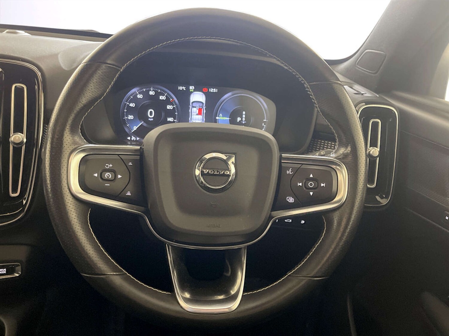 Used Volvo XC40 2021 for sale - 77802020: Photo 17