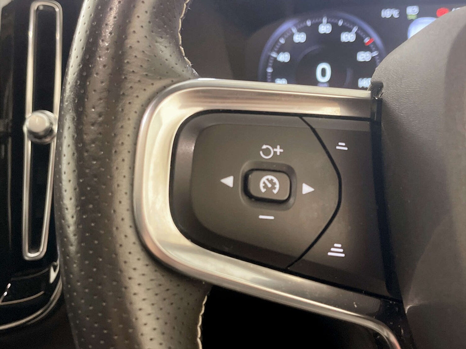 Used Volvo XC40 2021 for sale - 77802020: Photo 18