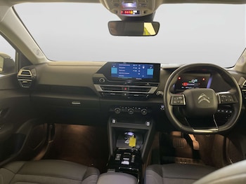 Used Citroen e-C4 2022 for sale - 78420200: Photo