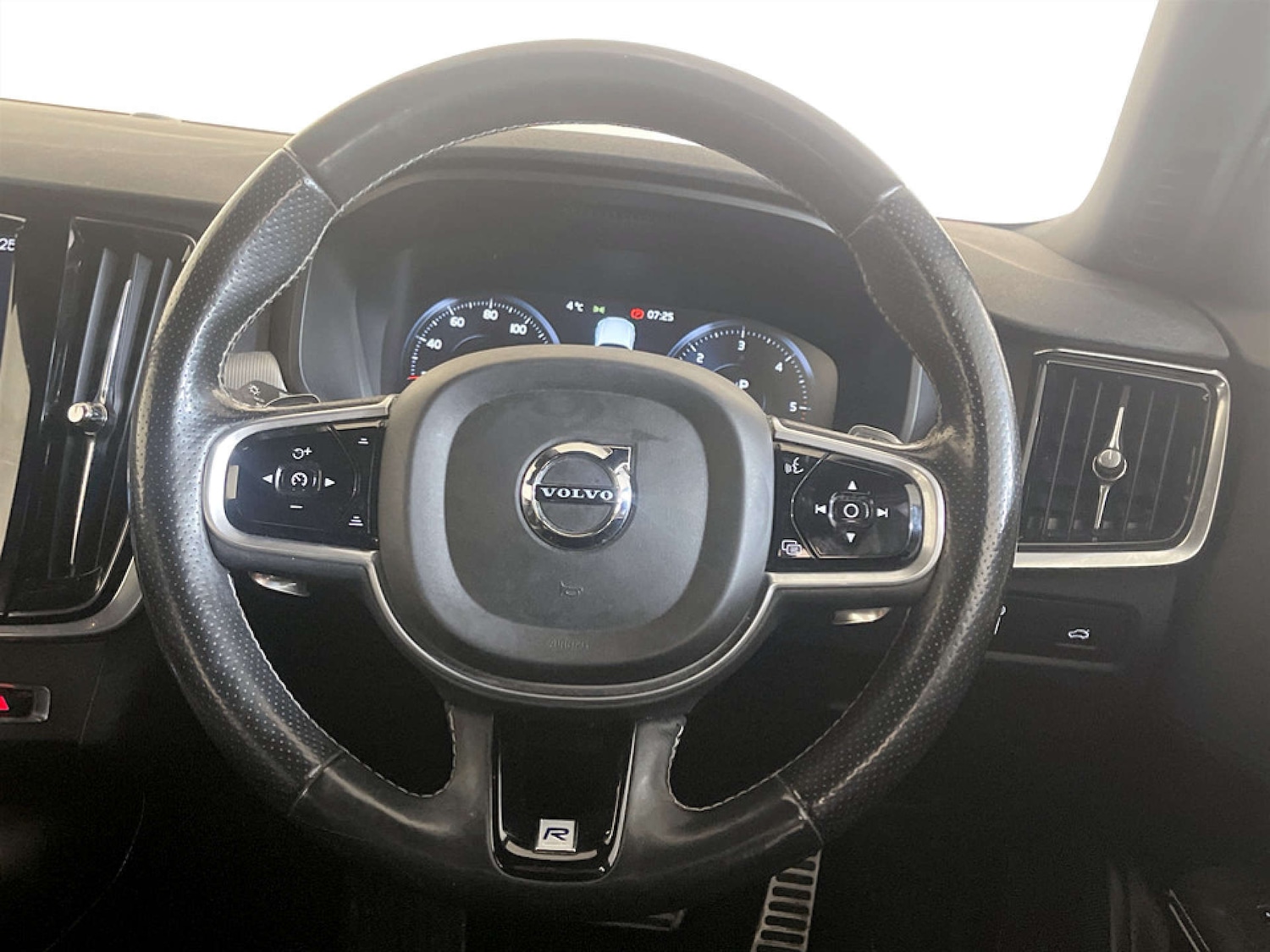 Used Volvo V90 2017 for sale - 77431899: Photo 15