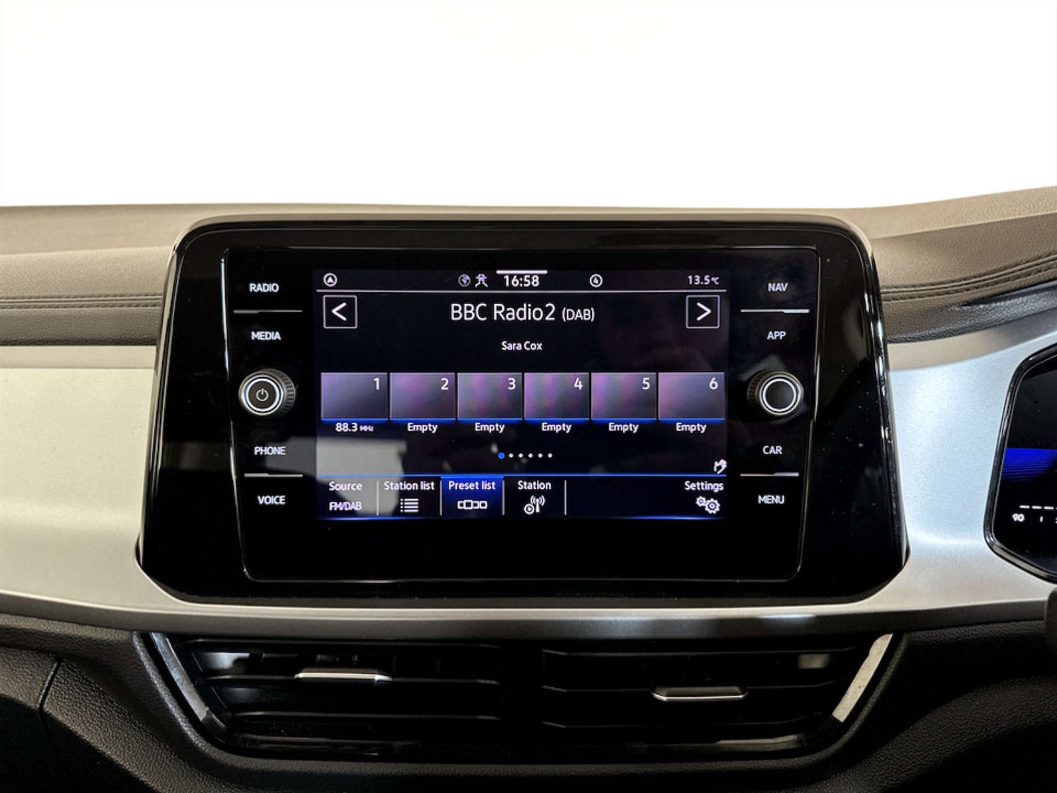 Used Volkswagen T-Roc 2023 for sale - 77662759: Photo 24