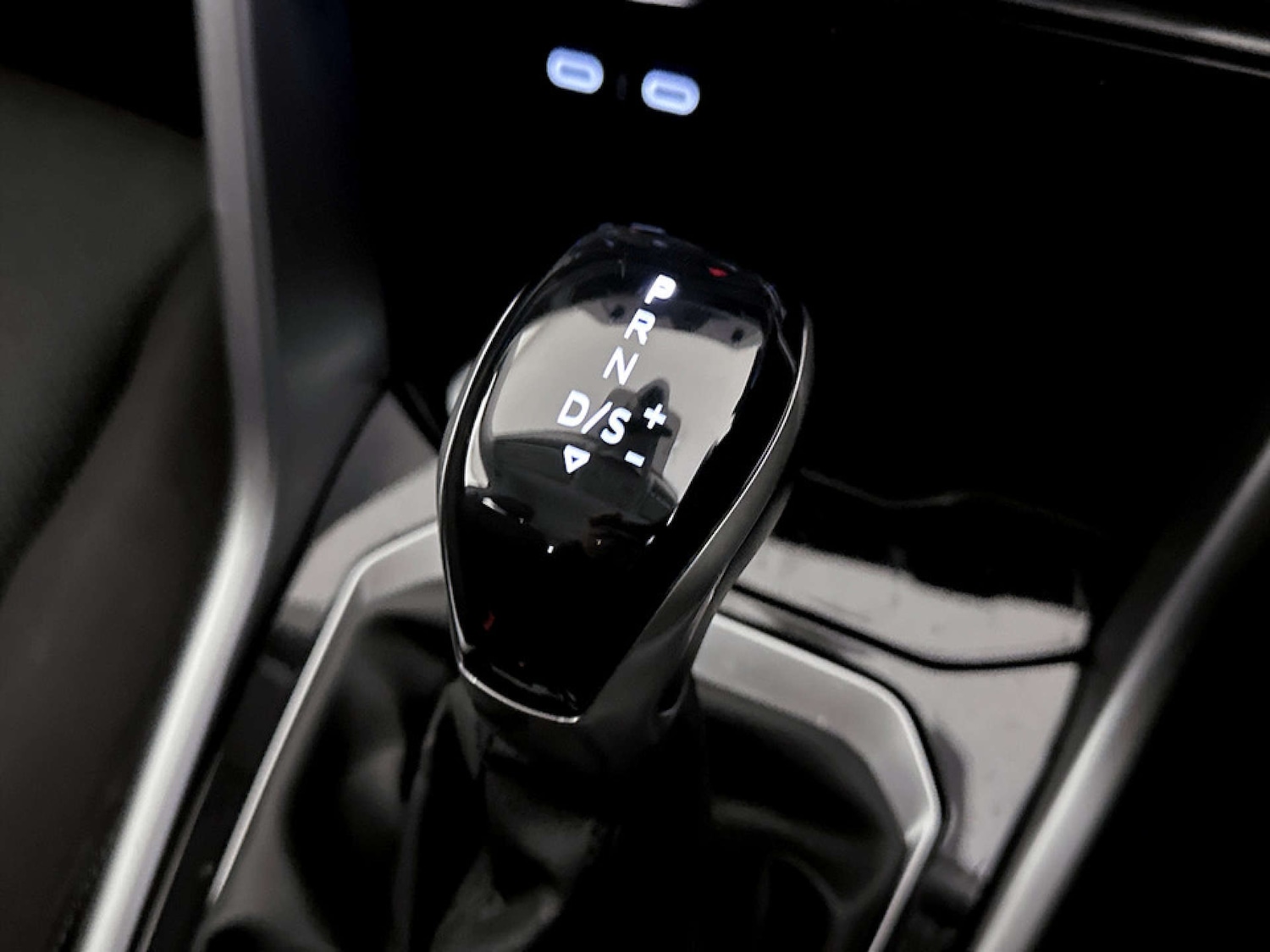 Used Volkswagen T-Roc 2023 for sale - 77662759: Photo 27