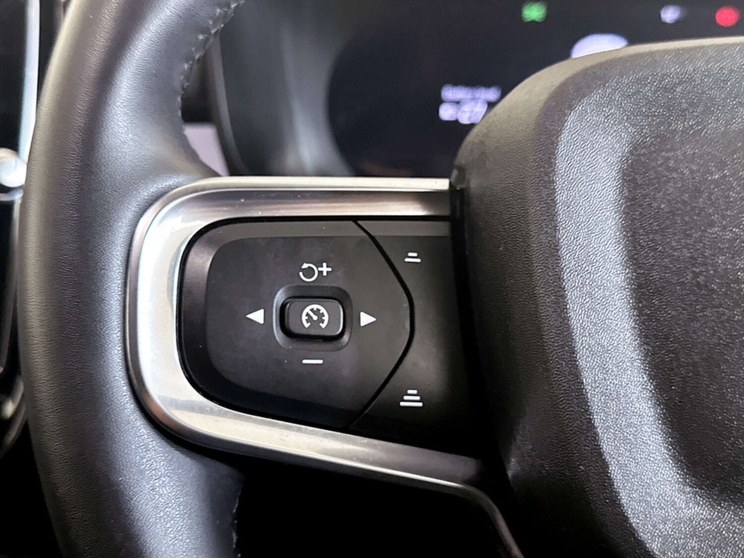 Used Volvo XC40 2023 for sale - 77688293: Photo 17