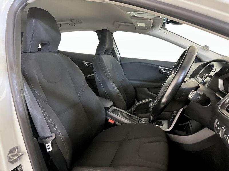 Used Volvo V40 2014 for sale - 76156768: Photo 13