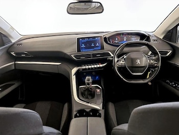 Used Peugeot 3008 2019 for sale - 76209394: Photo 3