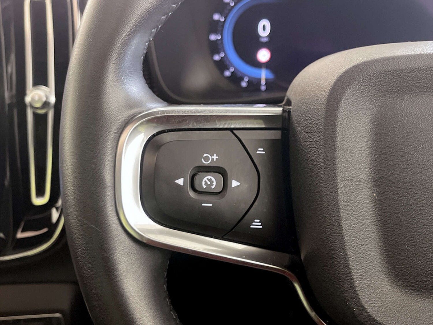 Used Volvo XC40 2022 for sale - 77336967: Photo 17