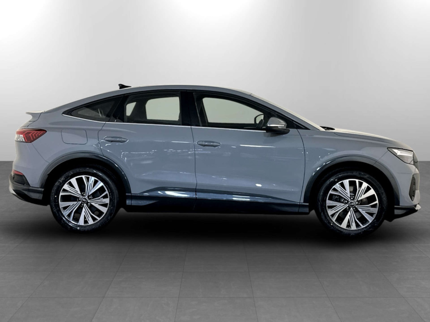 Used Audi Q4 e-tron 2024 for sale - 77342188: Photo 11