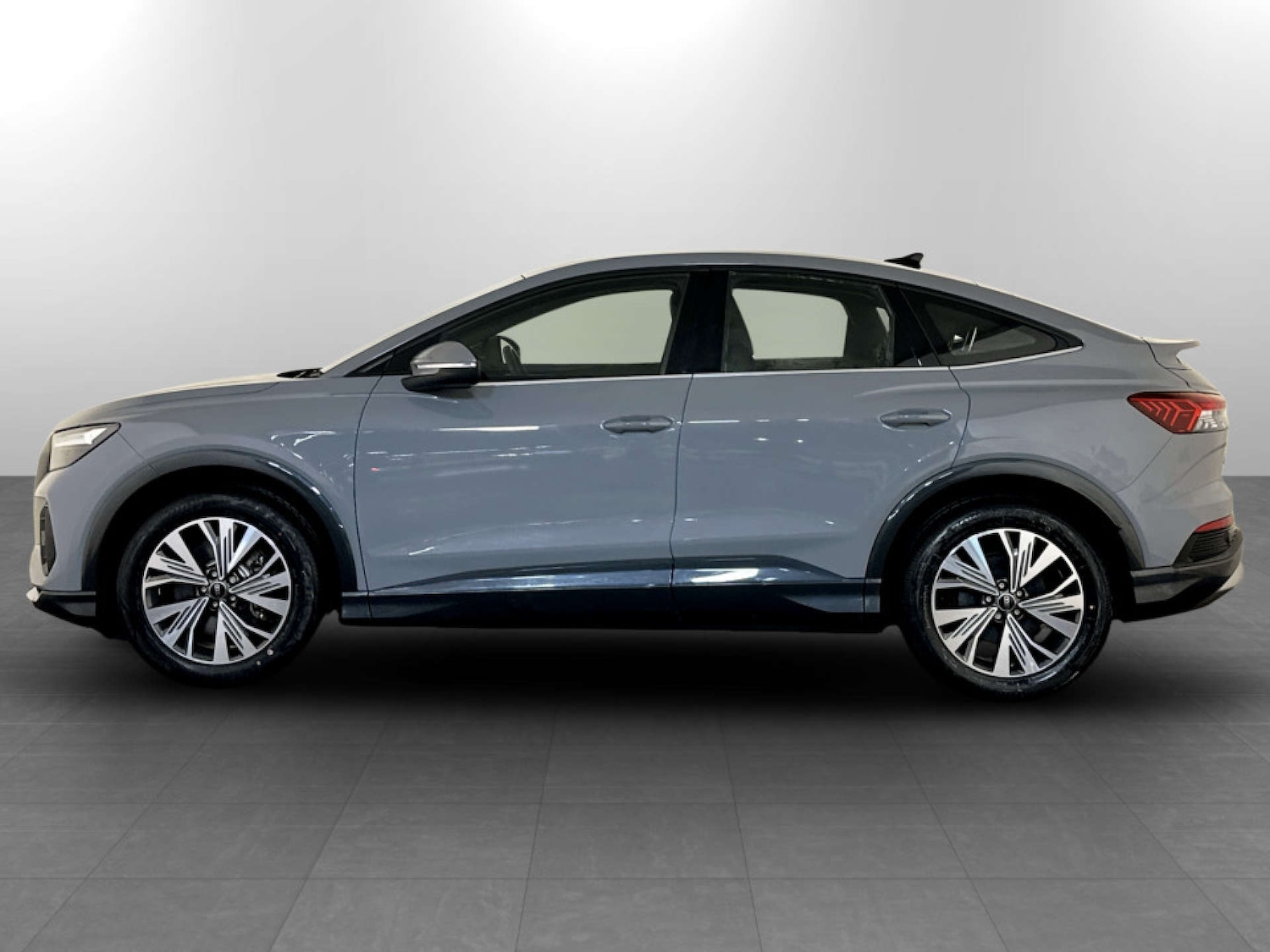 Used Audi Q4 e-tron 2024 for sale - 77342188: Photo 7