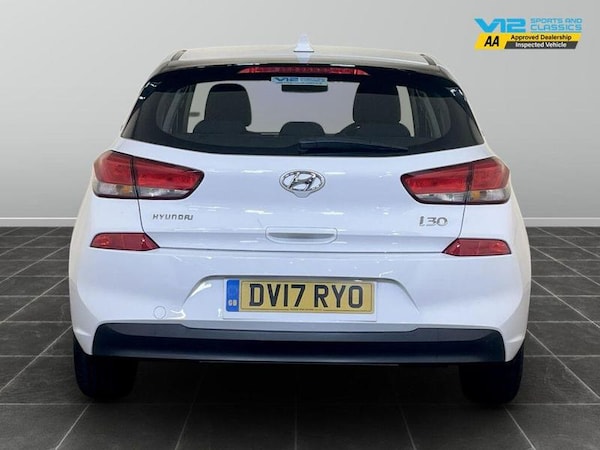 Used Hyundai i30 2017 for sale - 76319322: Photo 9