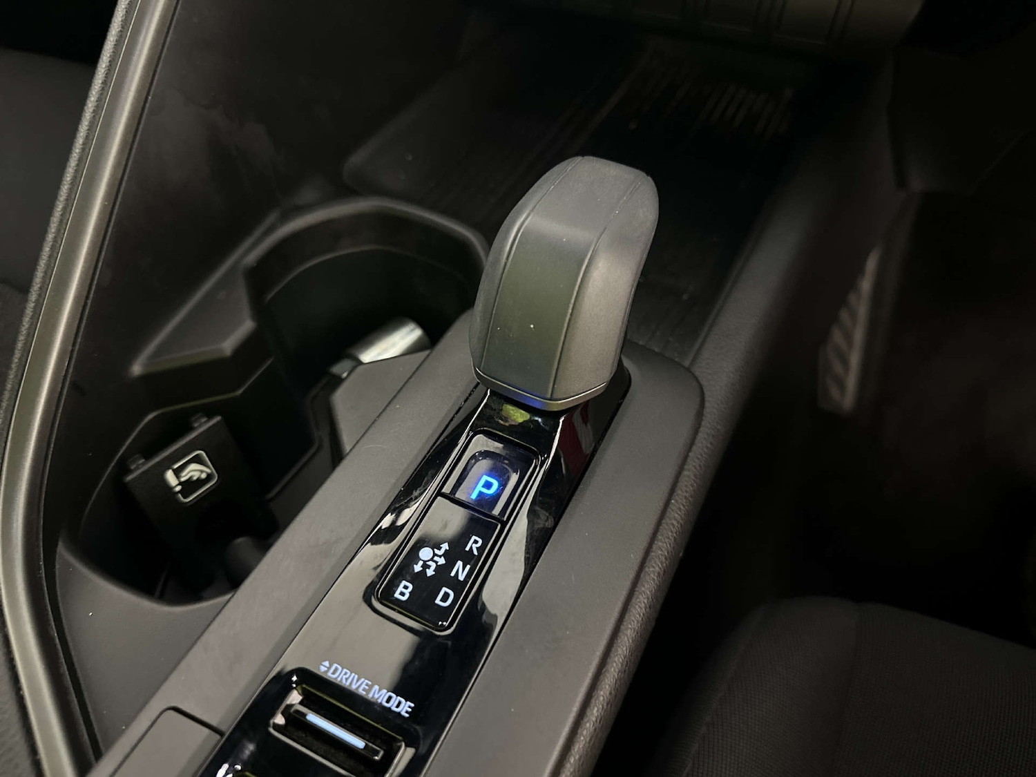 Used Toyota C-HR 2024 for sale - 77903076: Photo 25