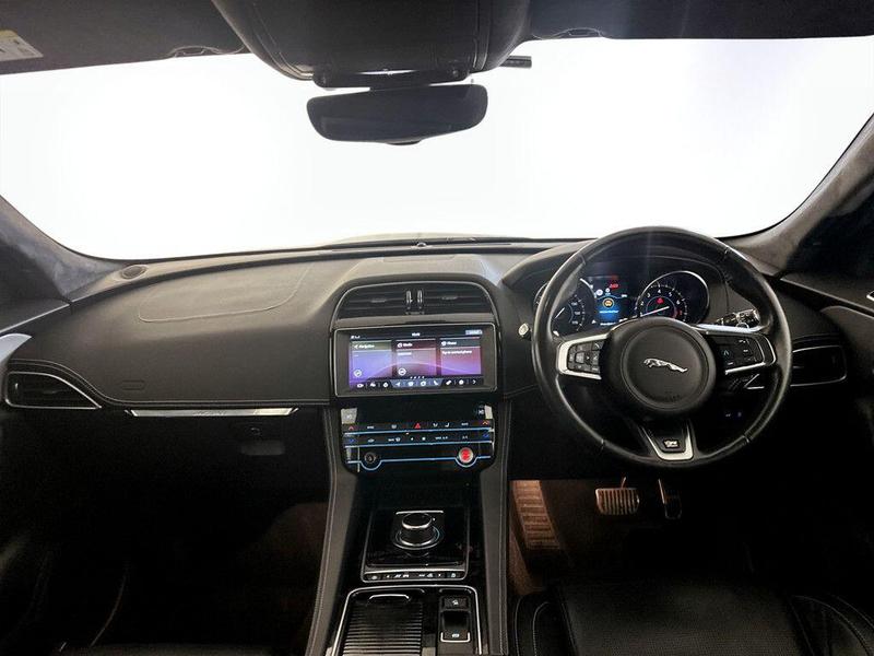 Used Jaguar F-Pace 2018 for sale - 76262913: Photo 3