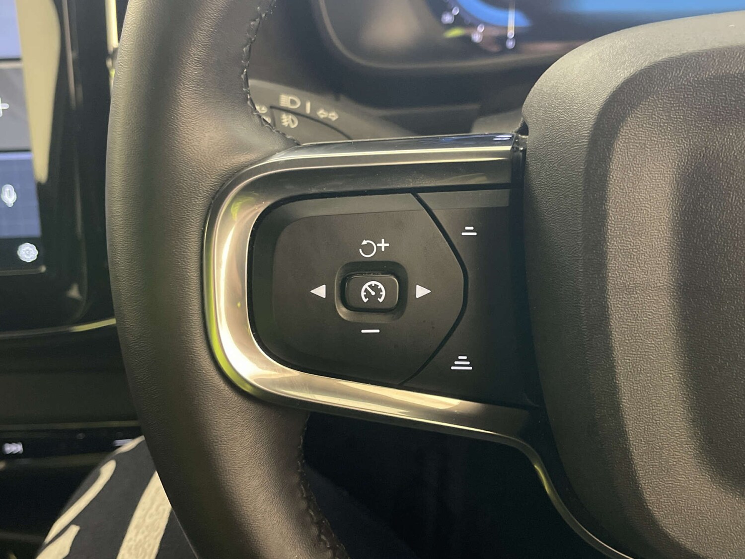 Used Volvo XC40 2023 for sale - 77818831: Photo 18