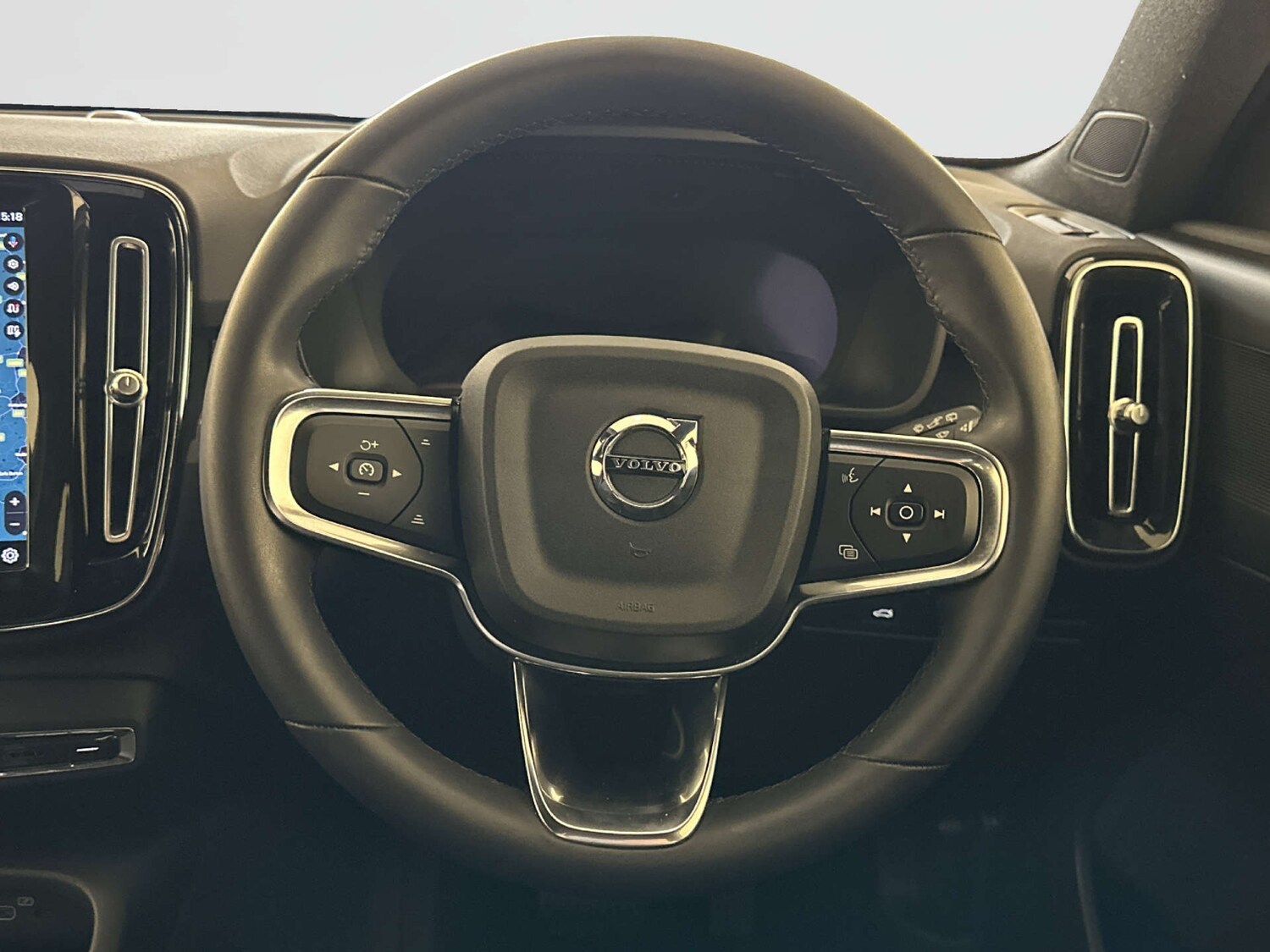 Used Volvo XC40 2023 for sale - 77844649: Photo 16