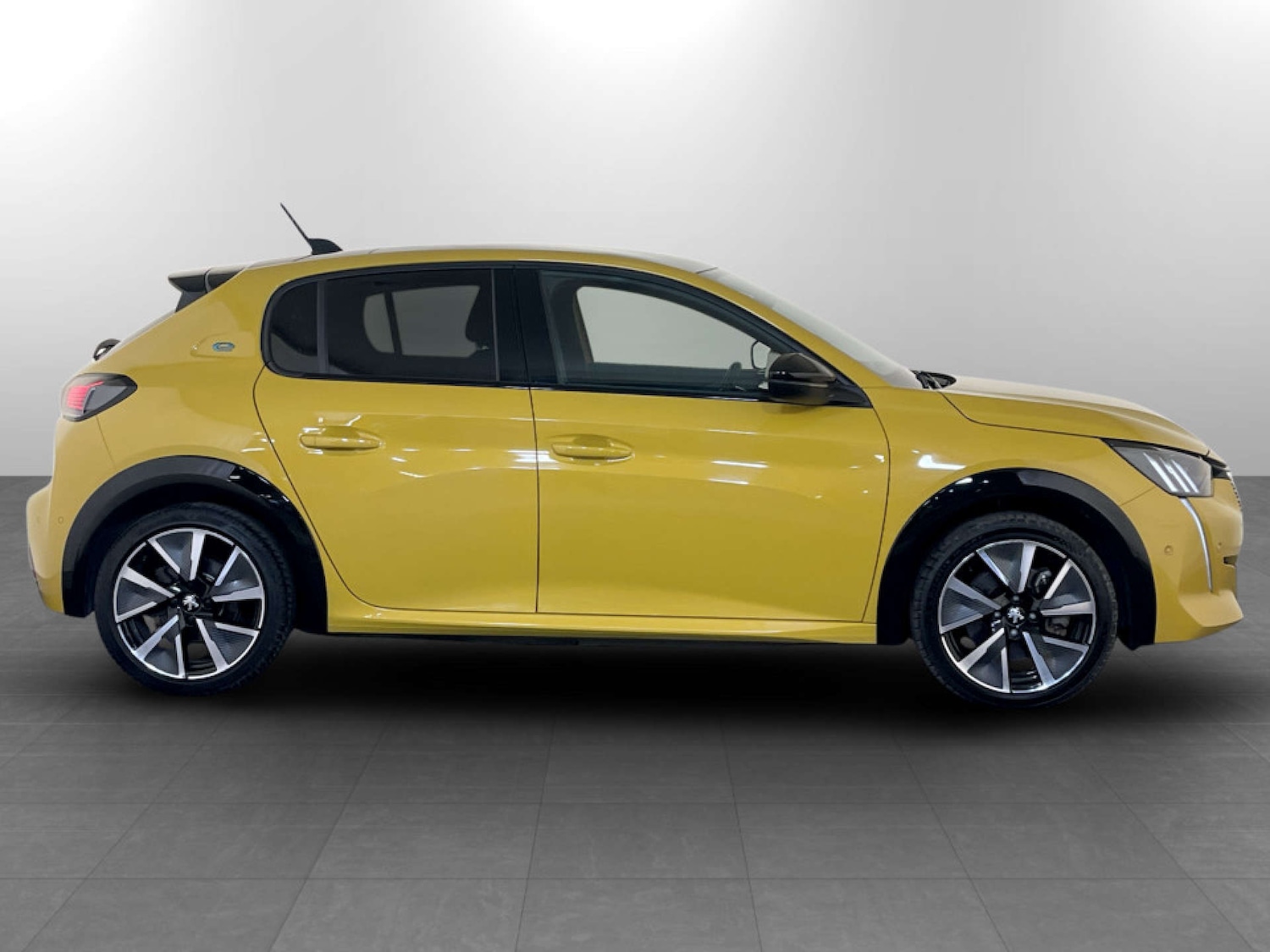 Used Peugeot E-208 2022 for sale - 77185596: Photo 11