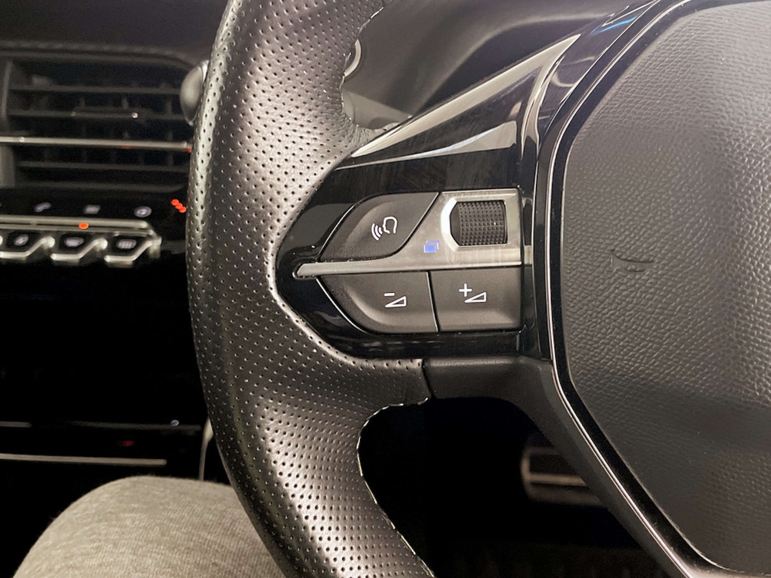 Used Peugeot E-208 2022 for sale - 77185596: Photo 18