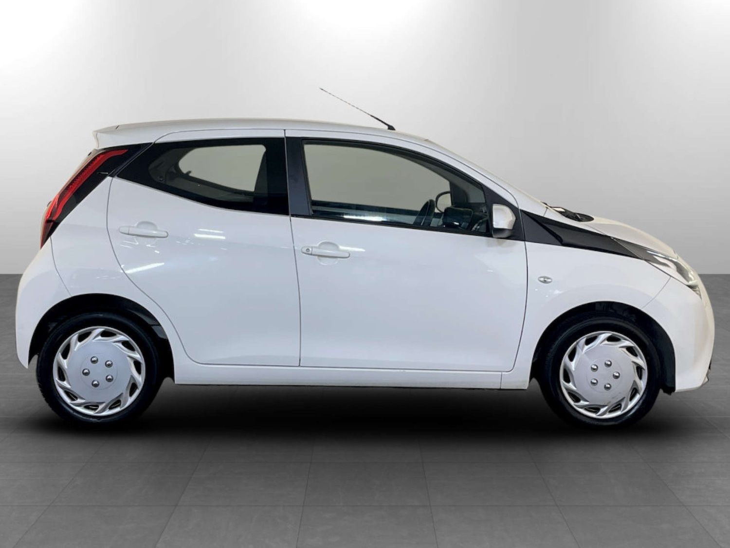 Used Toyota AYGO 2019 for sale - 77662761: Photo 11
