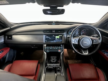 Used Jaguar XF 2019 for sale - 75441702: Photo