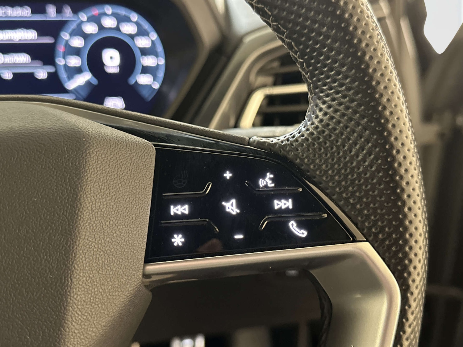 Used Audi Q4 e-tron 2023 for sale - 77844633: Photo 24