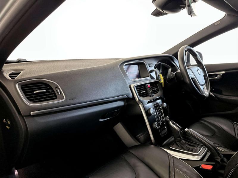 Used Volvo V40 2017 for sale - 76904581: Photo 12