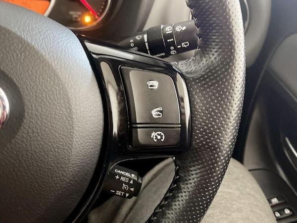 Used Toyota Yaris 2017 for sale - 76261084: Photo 19
