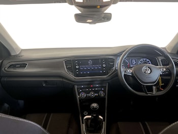 Used Volkswagen T-Roc 2019 for sale - 77487053: Photo