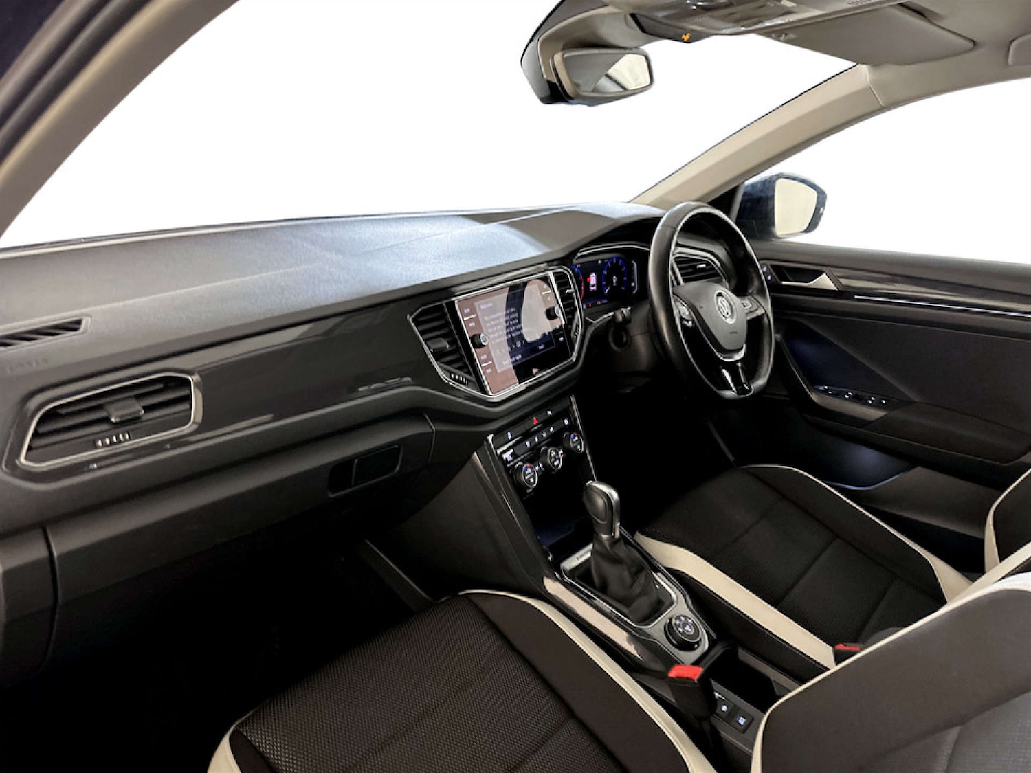 Used Volkswagen T-Roc 2018 for sale - 77469901: Photo 12