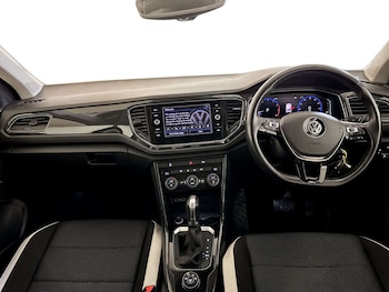 Used Volkswagen T-Roc 2018 for sale - 77469901: Photo