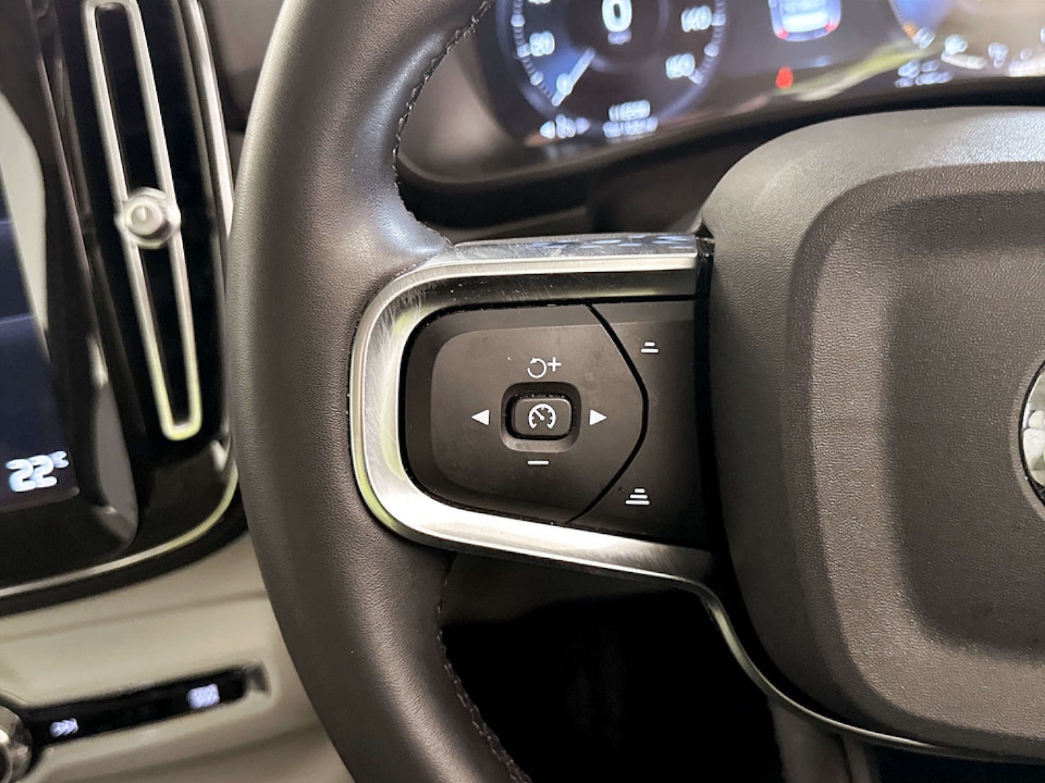 Used Volvo XC40 2022 for sale - 77662764: Photo 16