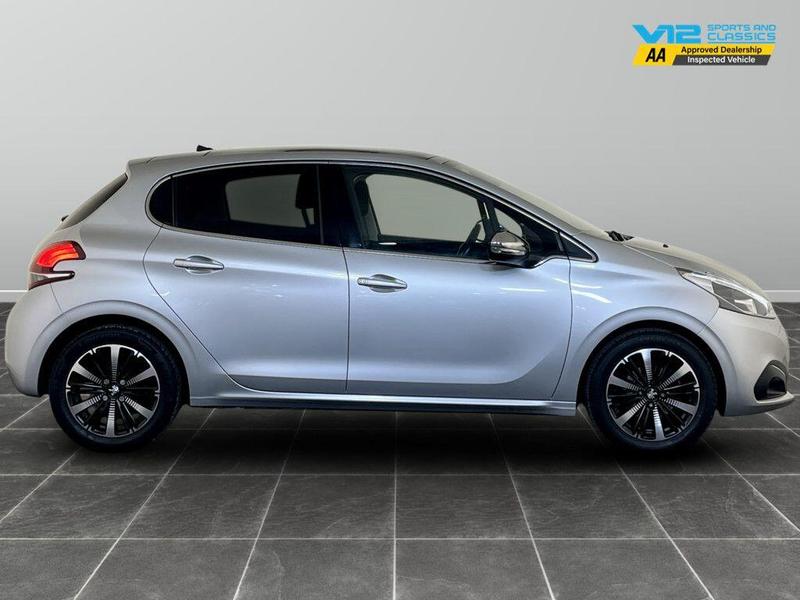 Used Peugeot 208 2018 for sale - 76146752: Photo 11