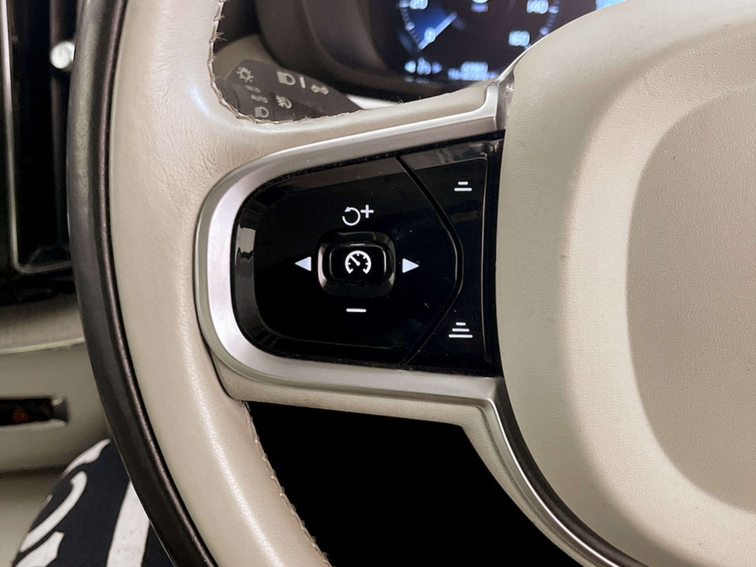 Used Volvo XC60 2018 for sale - 77355565: Photo 18