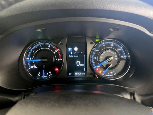 Used Toyota Hilux 2021 for sale - 76161962: Photo 19