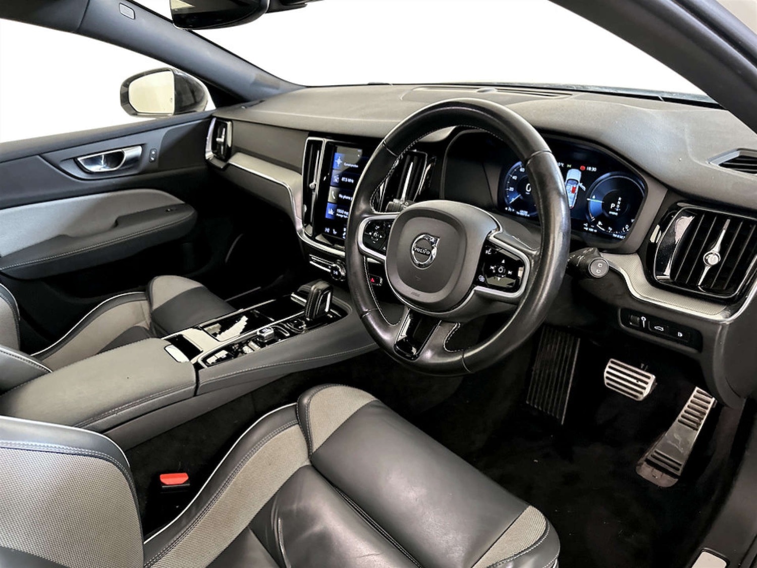 Used Volvo V60 2021 for sale - 77750328: Photo 15