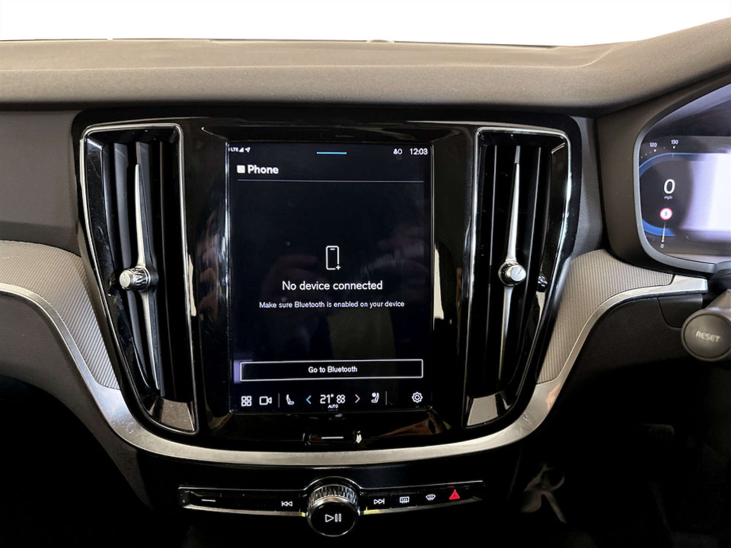 Used Volvo V60 2022 for sale - 77185629: Photo 23