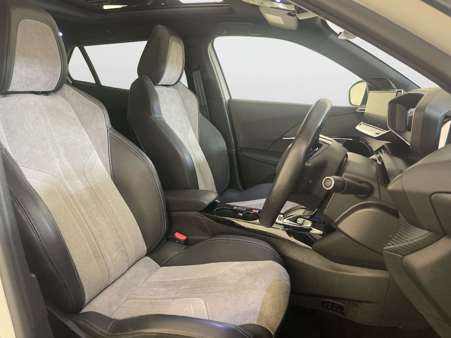 Used Peugeot 2008 2021 for sale - 77930571: Photo 13