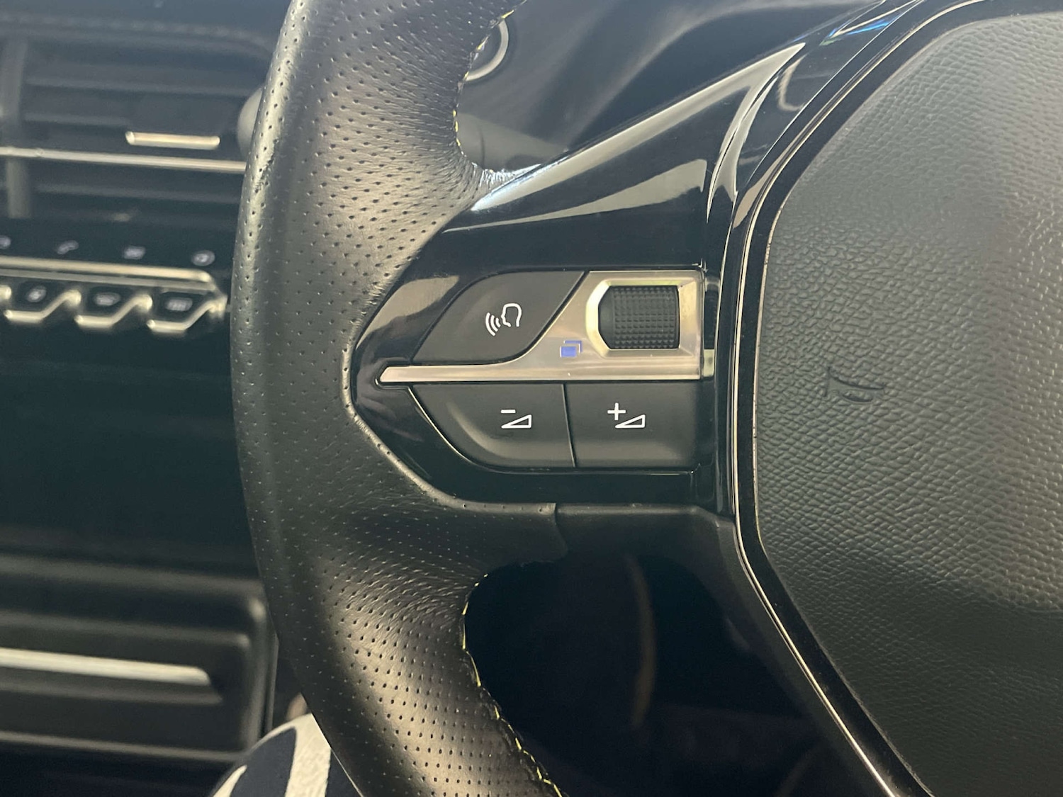 Used Peugeot 2008 2021 for sale - 77930571: Photo 18