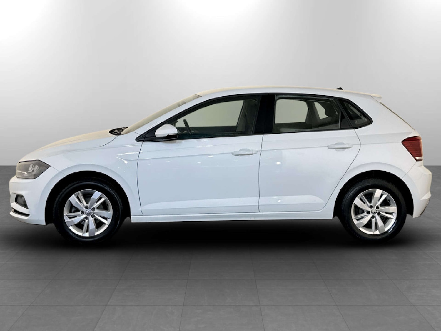 Used Volkswagen Polo 2018 for sale - 77452468: Photo 6