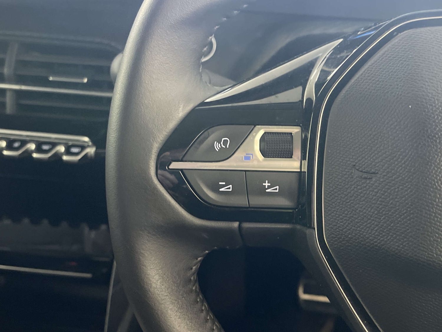 Used Peugeot E-208 2023 for sale - 77945407: Photo 17